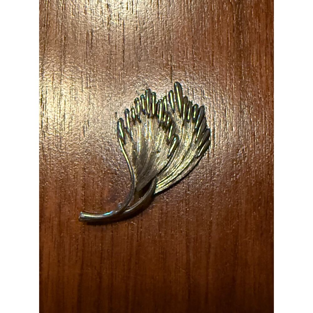 Silver leaf brooch